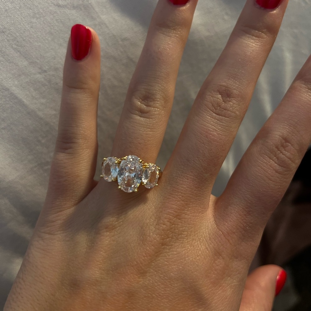 Elegant Gold Women's Ring
